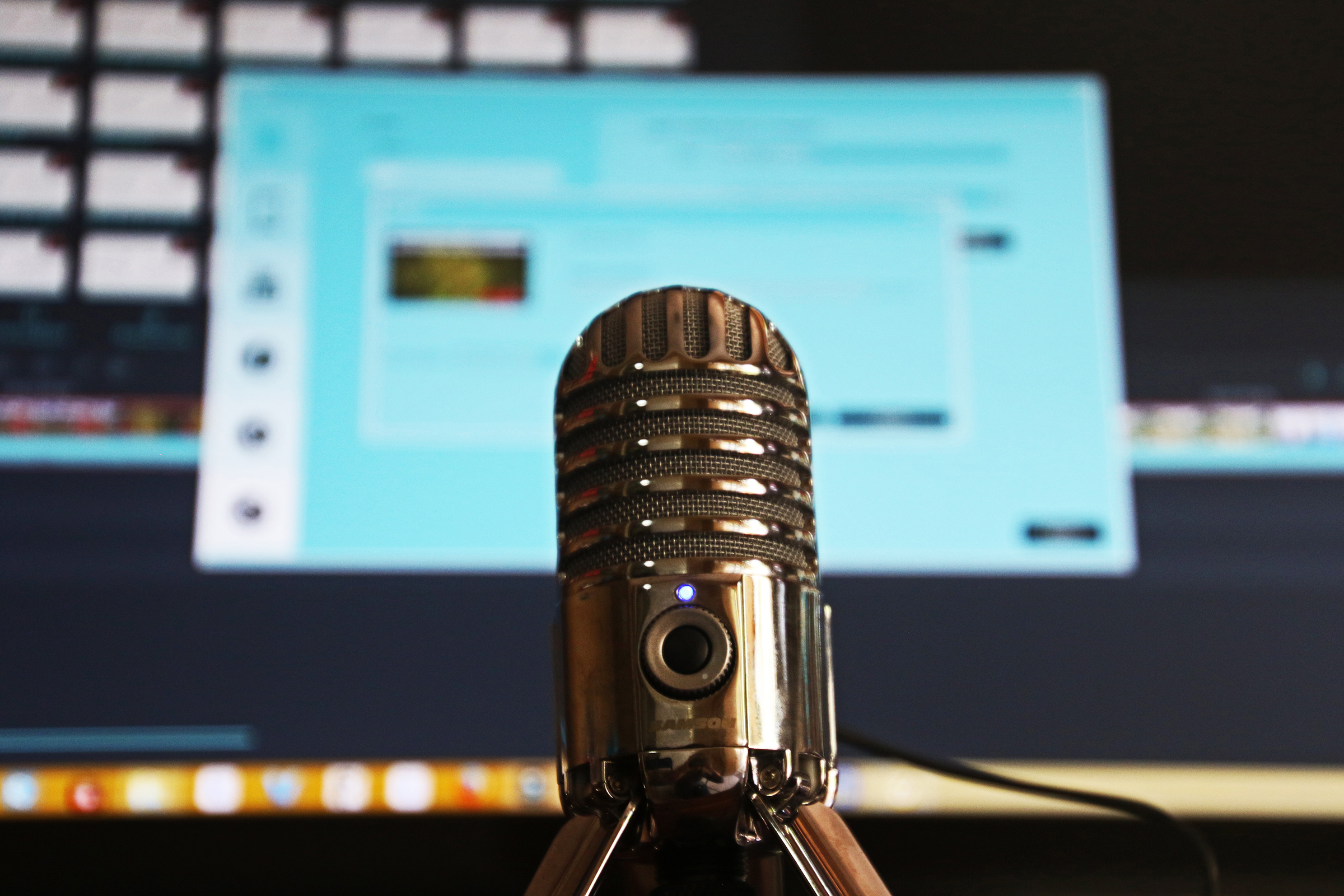 Microphone in front of a computer screen