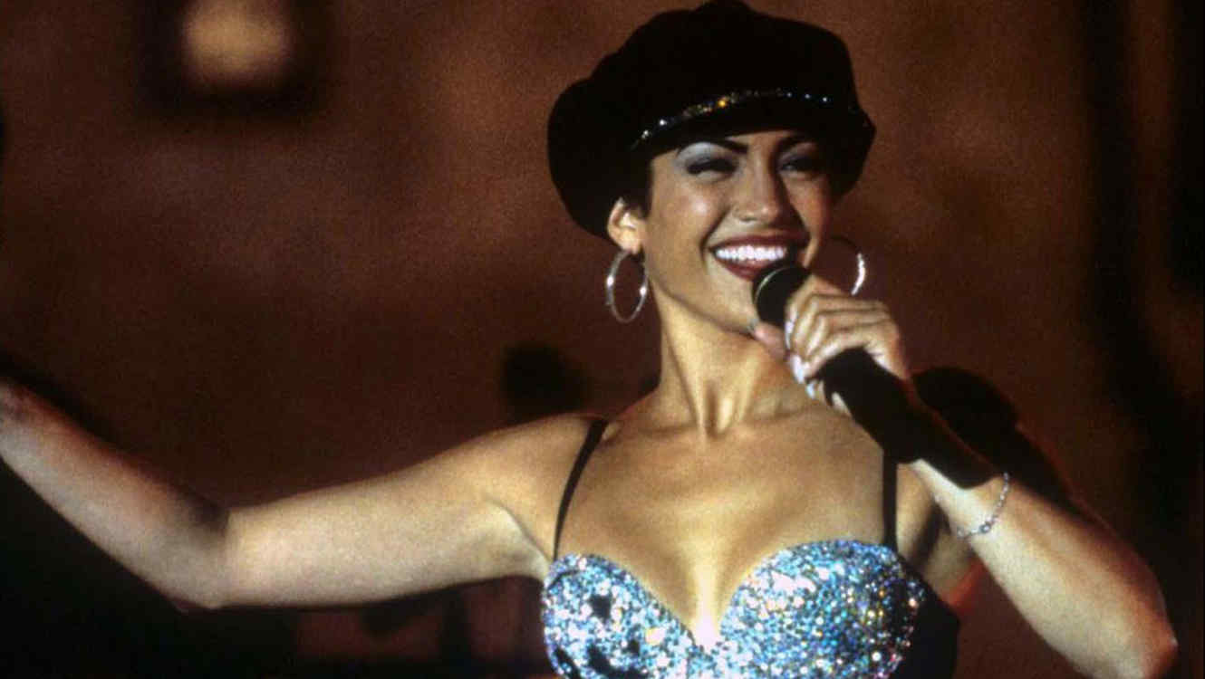 Selena Quintanilla-Perez singing