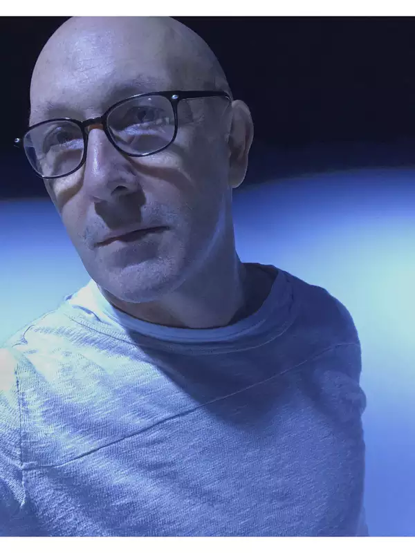 Guy de Lancey headshot in movement lab